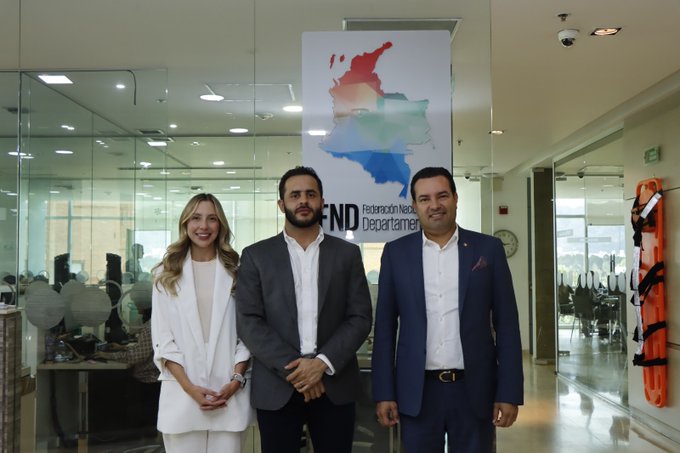 Gobernador y Secretaria de Hacienda en la FND revisando asuntos del recaudo del impoconsumo
