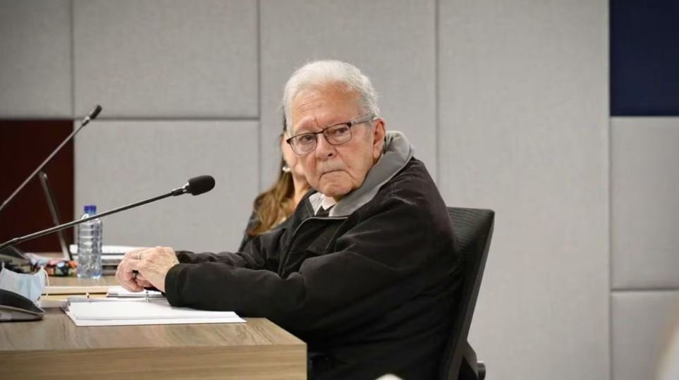 Gobierno Petro retiró las condecoraciones al general (r) Arias Cabrales