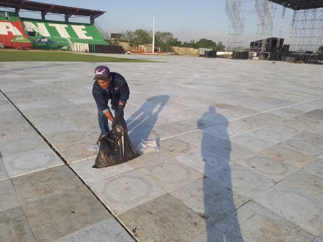 Alcalde Yahir Acuña exigió protección de la grama del estadio
