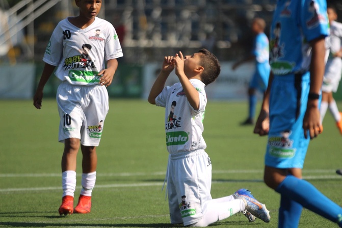 ¡Rey Pelé lo entrega todo en el Baby Fútbol!