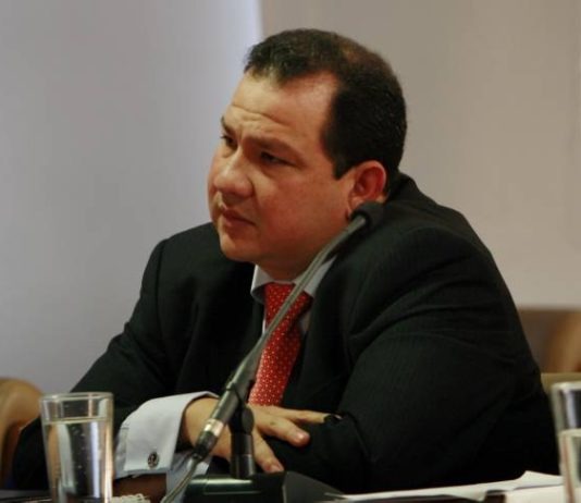 Fiscalía imputó al exgobernador del Magdalena por irregularidades en contratación en servicios de aseo