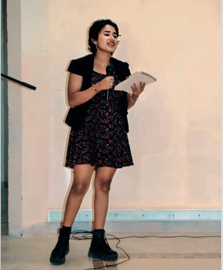 La joven Hannah, entrelaza versos en el corazón de Los Palmitos, Sucre