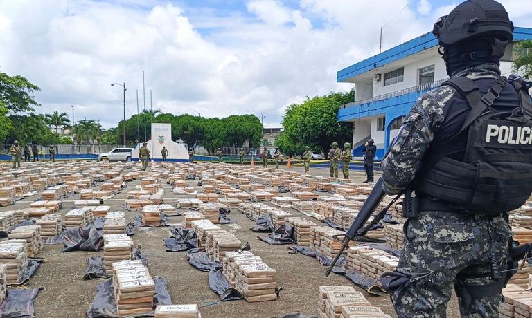 En Ecuador destruyen el mayor decomiso de droga de su historia