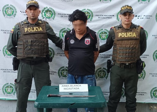 Por unos mensajes de texto la atacó con un machete
