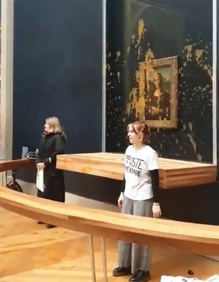 Activistas atacaron el cuadro de la Monna Lisa