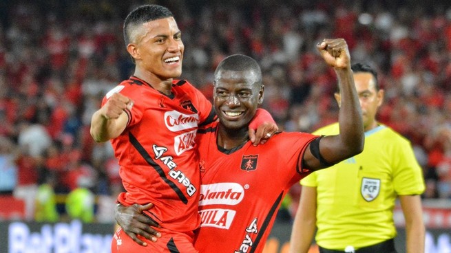 América arrasó y Junior empató