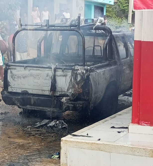 Incineran vehículo de Afinia en Lorica