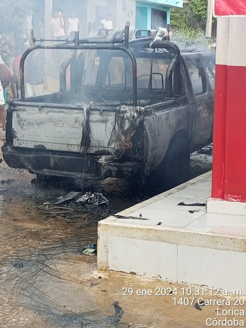 Queman otro carro, se anuncia recompensa