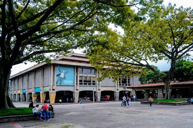 2164 estudiantes de la Universidad de Antioquia tienen casi 20 años estudiando una carrera