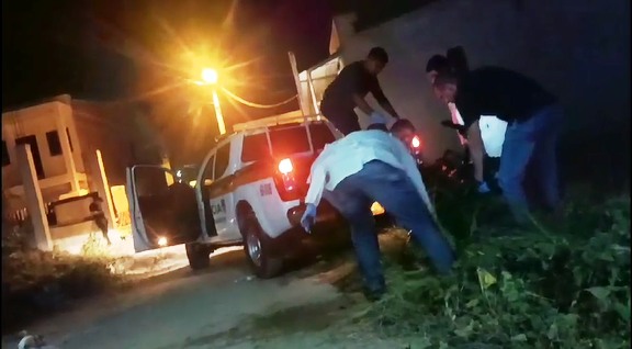 A ladrones le quemaron la moto