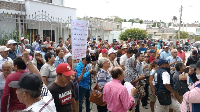Usuarios protestan en Afinia Sincelejo contra alto costos de energía