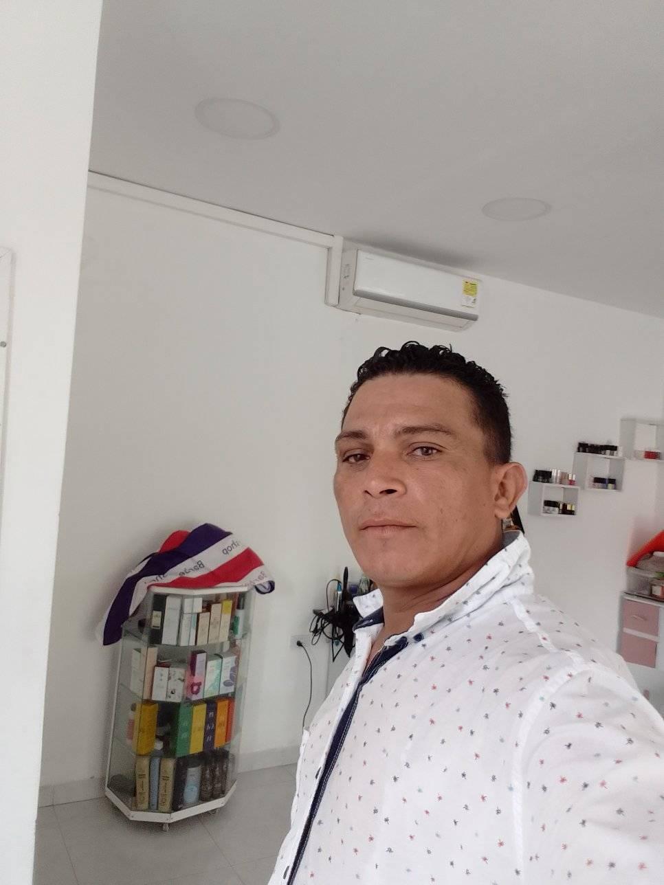 Mientras trabajaba lo corneó un toro