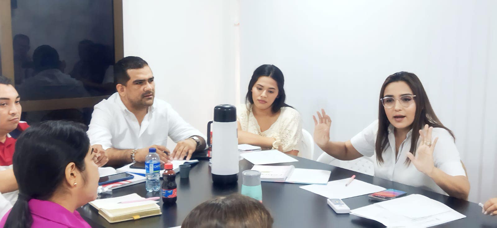 Anuncian operación del transporte escolar