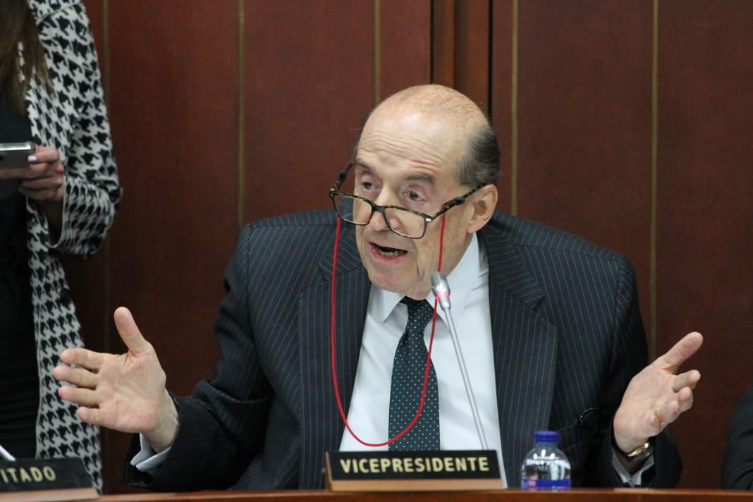 Procuraduría abre investigación por desacato contra Álvaro Leyva