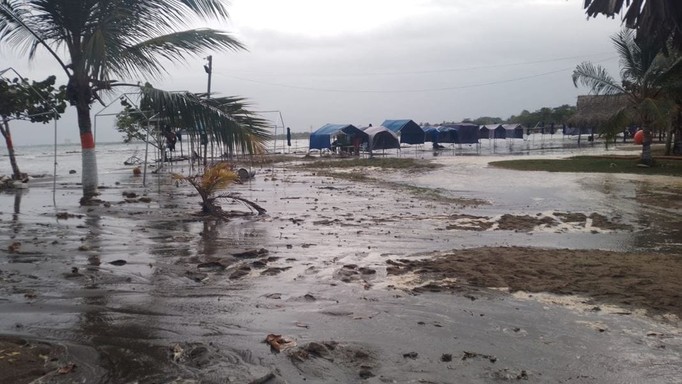 Emergencia en el Golfo: mar de leva dejó inundaciones y restricciones