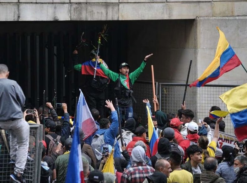 Crean comisión especial para investigar lo ocurrido en el Palacio de Justicia