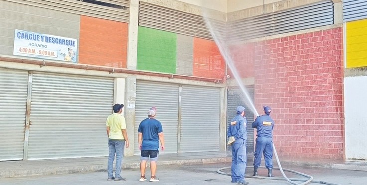 Alcaldía hizo jornada de limpieza en el Supermercado Popular de Oriente