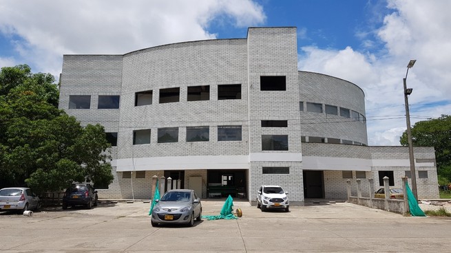Plata para clínica y hospital