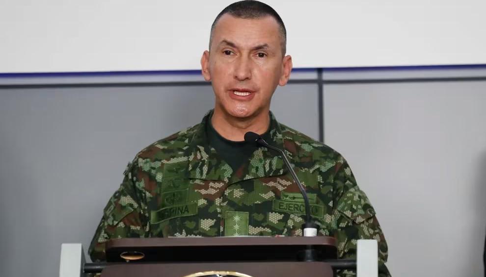 El Coronel Alexander Coca, salpicado por escánadalos, sale del Ejército