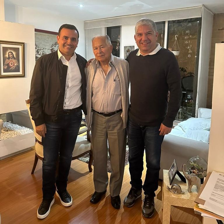 'Gestionan' ante el papá y el hermano de Petro y no  en los ministerios