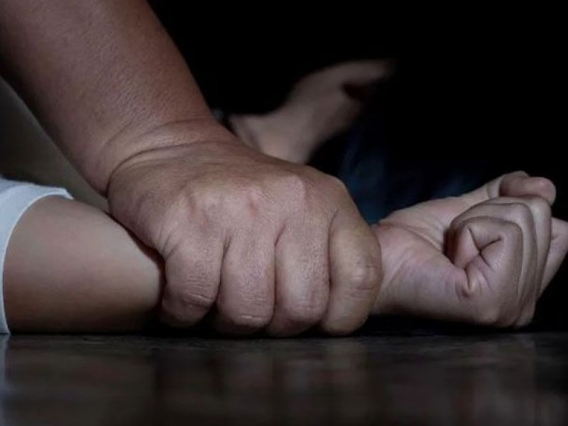 Habría abusado a su vecinita