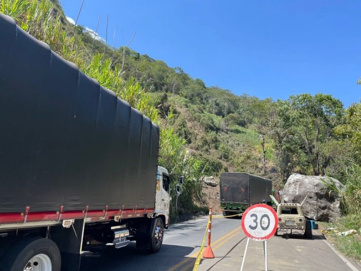 Paso a un carril en la vía Medellín- La Costa