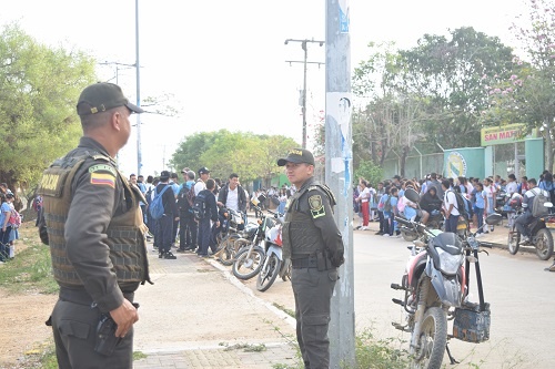 Protestan por falta del transporte escolar en El Roble