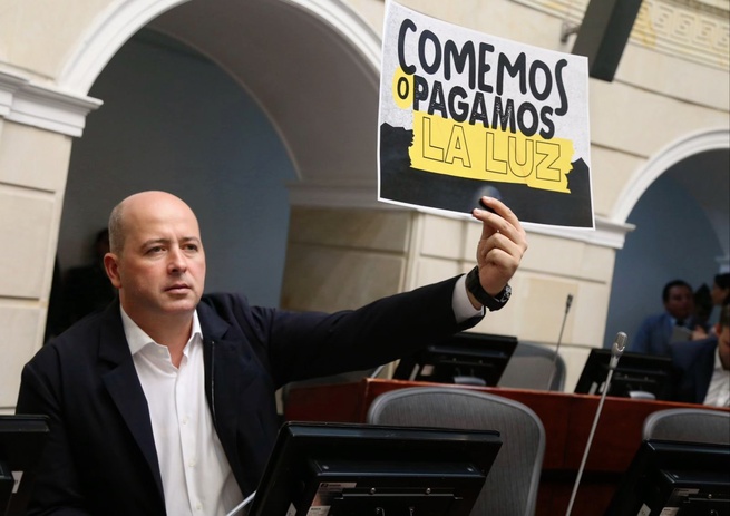 Congresista Marcos Daniel Pineda García cita a debate de control político por tarifas de energía
