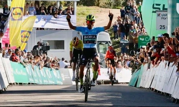 Daniel Felipe Martínez se subió al podio de la Vuelta al Algarve