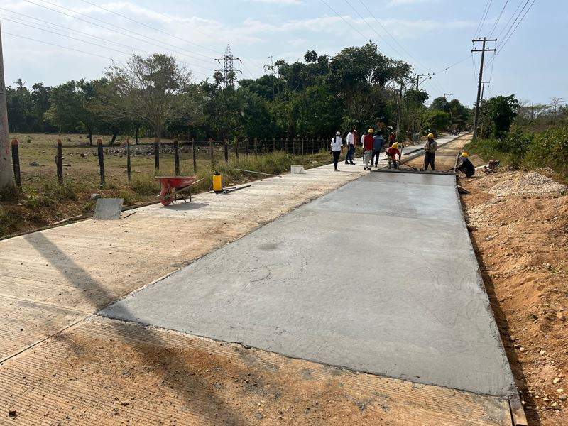 Avanza pavimentación en la zona rural del municipio de Coveñas