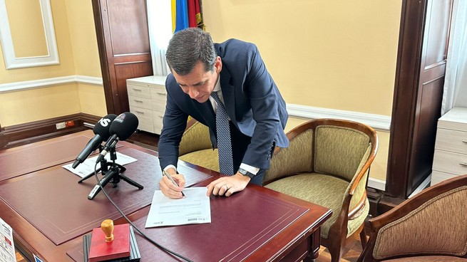 Senador Julio Elías Vidal anuncia presentación del proyecto de ley "Reconexión gratuita ya"