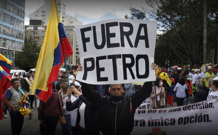 “Fuera Petro”: lo que se escucha en las marchas del 22 de febrero