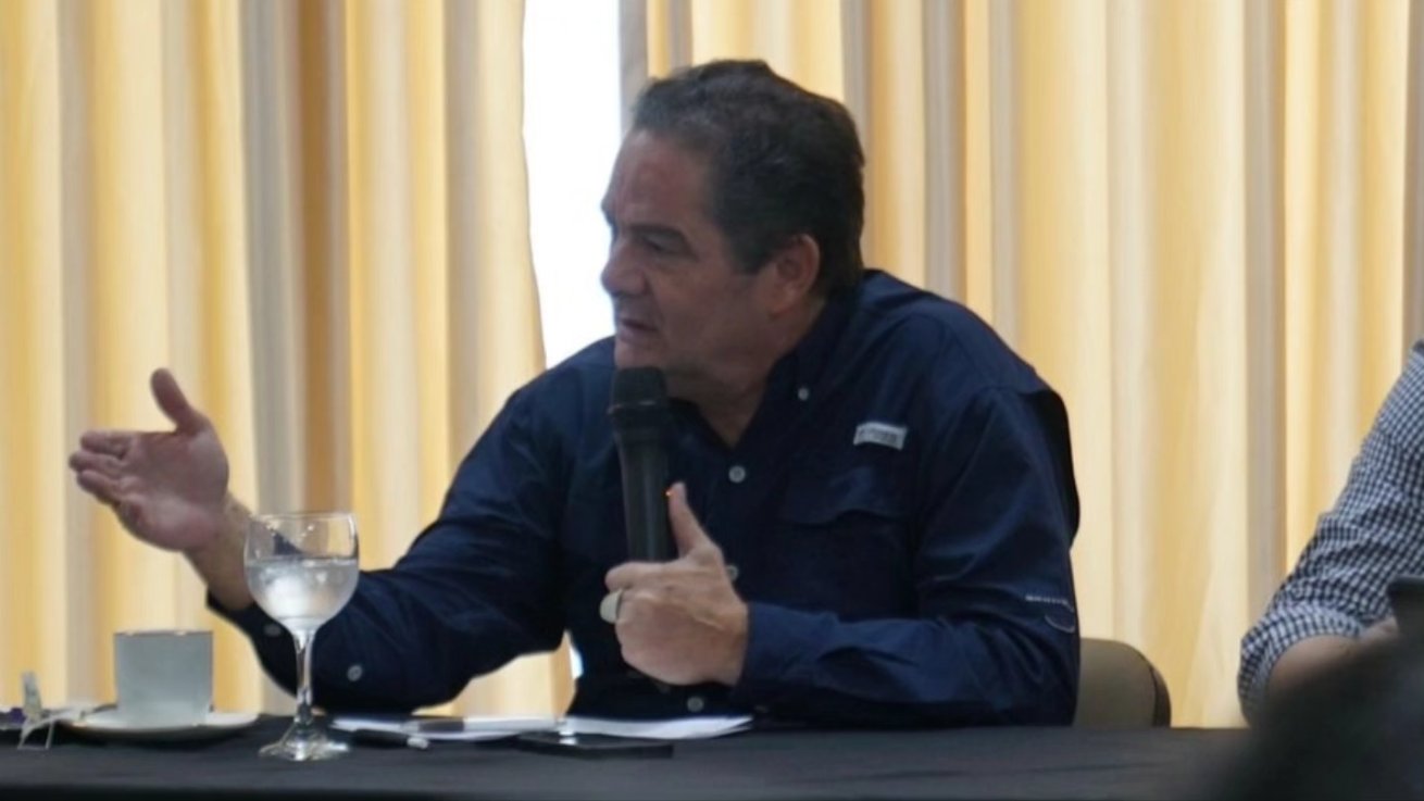 Tras publicación de El Meridiano, Vargas Lleras sorprendido por reunión de hermano y papá de Petro con alcaldes de Córdoba