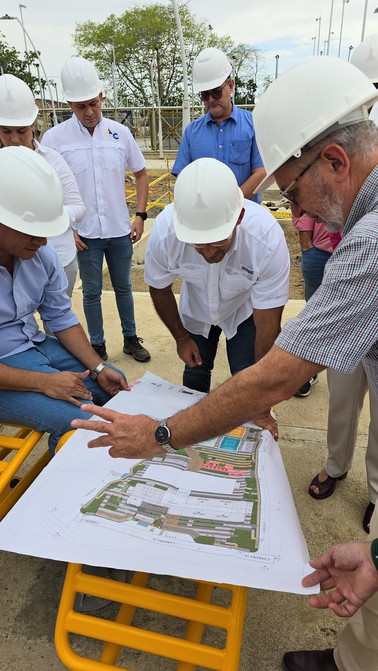Viceministro de Educación Superior visitó los avances de la obra del CIS-Universidad del Sur con el alcalde Hugo Keguelén