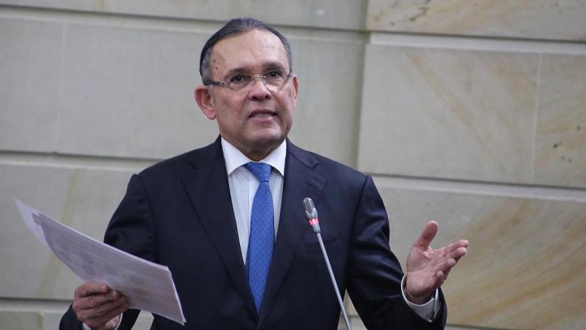 Efraín Cepeda denunció presuntas “presiones” del Gobierno para que se aceptara su renuncia