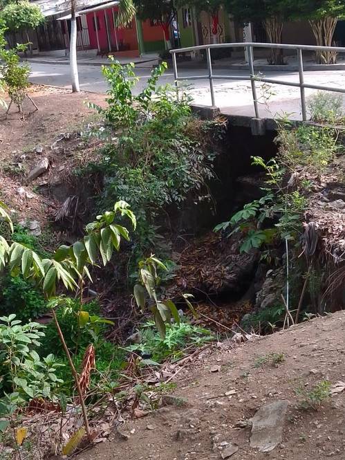 En Villa Paz exigen arreglo del puente