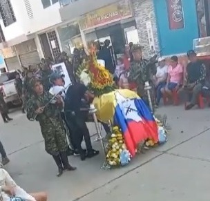 Disidencias de las Farc realizan funeral en plena vía pública