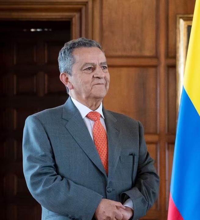 Pese a ser declarado insubsistente, secretario General de la Cancillería seguirá en el cargo