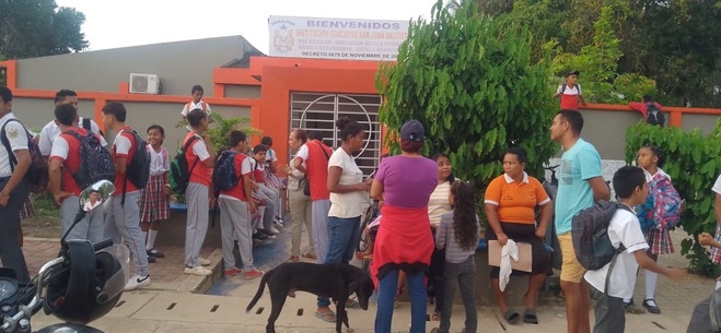 Educación a medias en colegio de Caimito por falta de docente