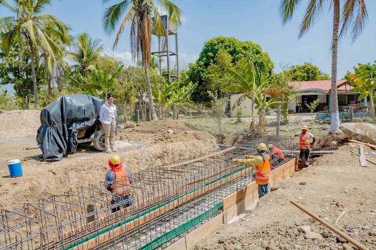 Alcaldesa de San Onofre visita las obras rurales
