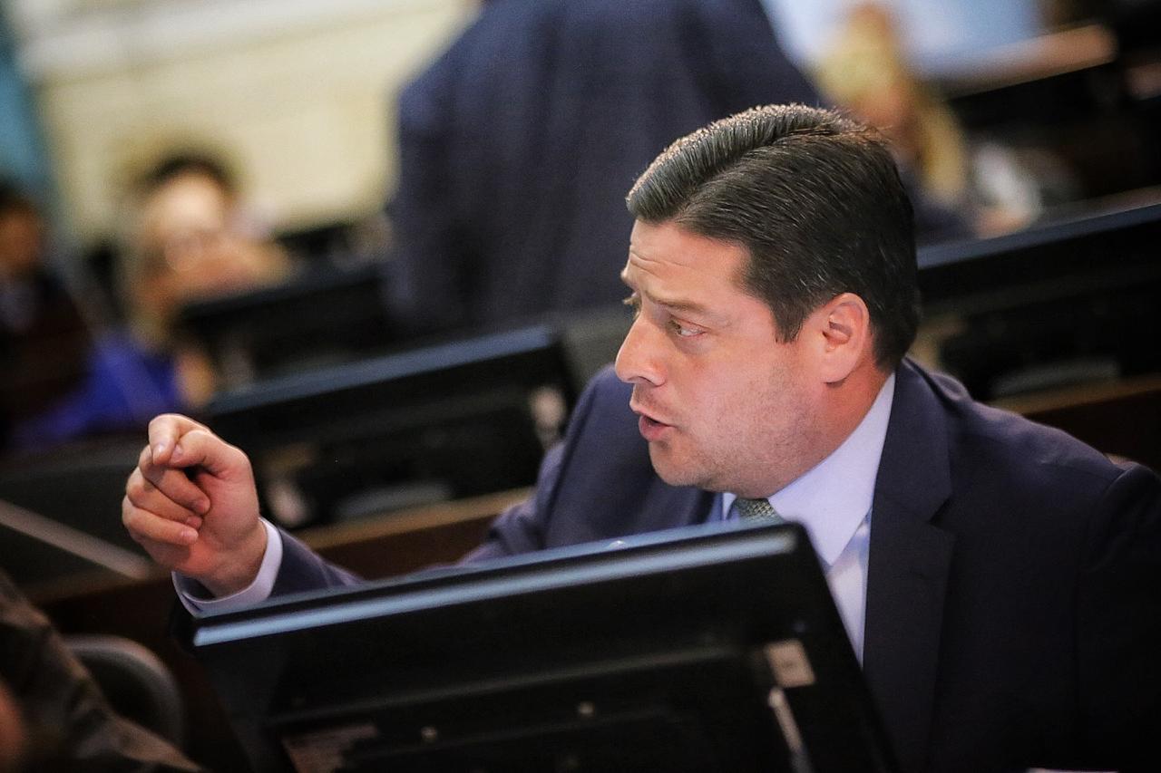 “Trabajan para las generadoras de energía y tienen intereses particulares”: Mauricio Gómez sobre la Creg