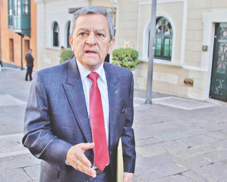 Salazar se defiende