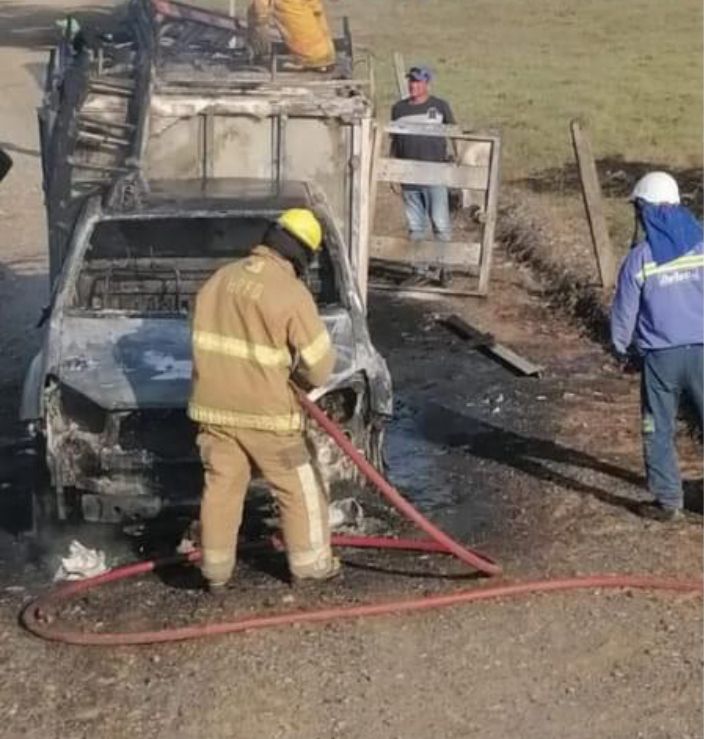 Vehículo perteneciente a Afinia se incendió en la vía que comunica Tierralta - Montería