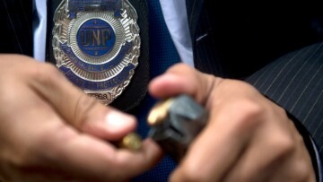 Le roban a escolta del expresidente Álvaro Uribe en Medellín