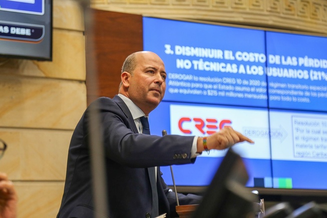 Senador Marcos Daniel Pineda presentó soluciones para bajar las tarifas