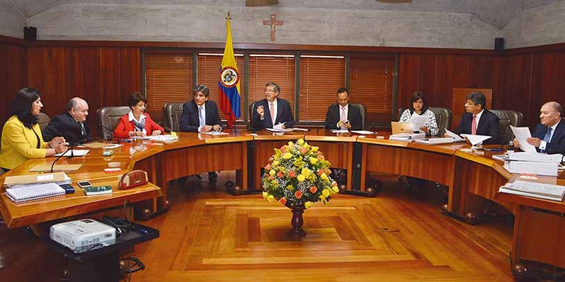 Le ordenan al Congreso suspender proceso de elección de Contralor