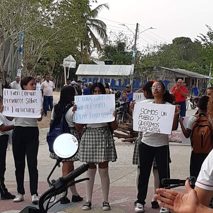 Protestan en la I. E. Guillermo Patrón en Las Llanadas, Corozal