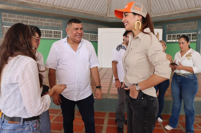 Saray Robayo y MinAmbiente visitaron Los Córdobas para evaluar el fenómeno de erosión costera