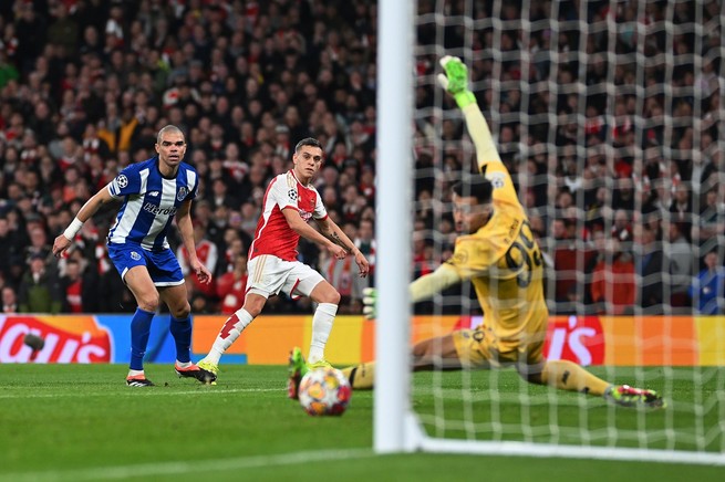 Barsa y Arsenal a cuartos