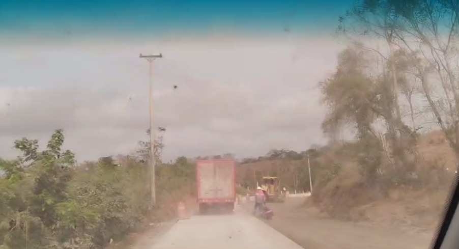 Solicitan recursos para finalizar la obra de pavimentación de la vía Santa Lucía - Moñitos